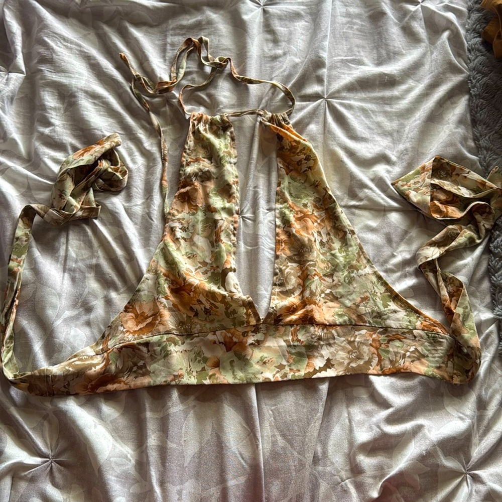 Backless strapped flower print halter top